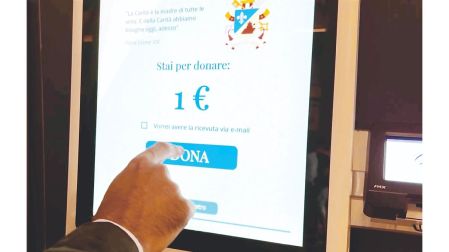 En Roma ya dan limosnas con tarjeta