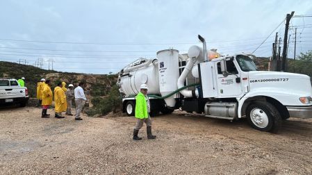 Pemex controla fuga de gas por toma clandestina en San Matías Tlalancaleca, Puebla