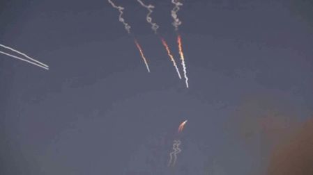 Irán vuelve a cerrar el estrecho de Ormuz y amenaza con atacar embarcaciones